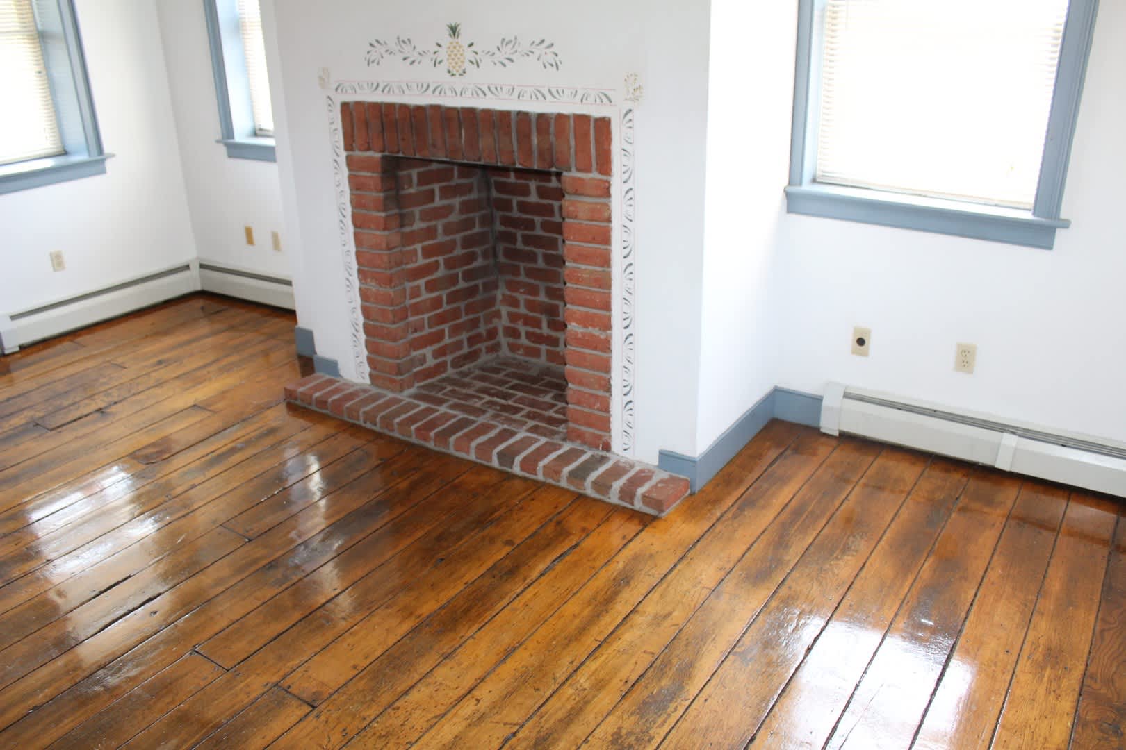 Move In Special 2 Months Free 2 Story Historic Farmhouse In Country Setting – photo 3