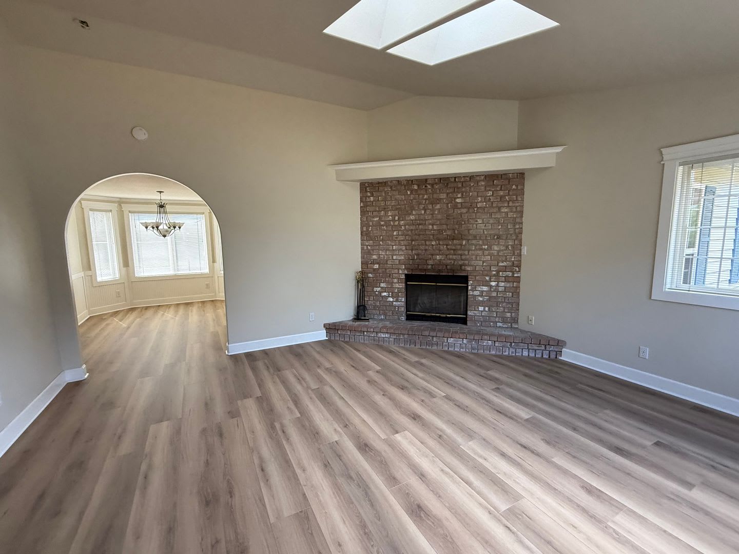 Charming No-Stairs Rambler – Move-In Ready & Minutes from Boeing – photo 4