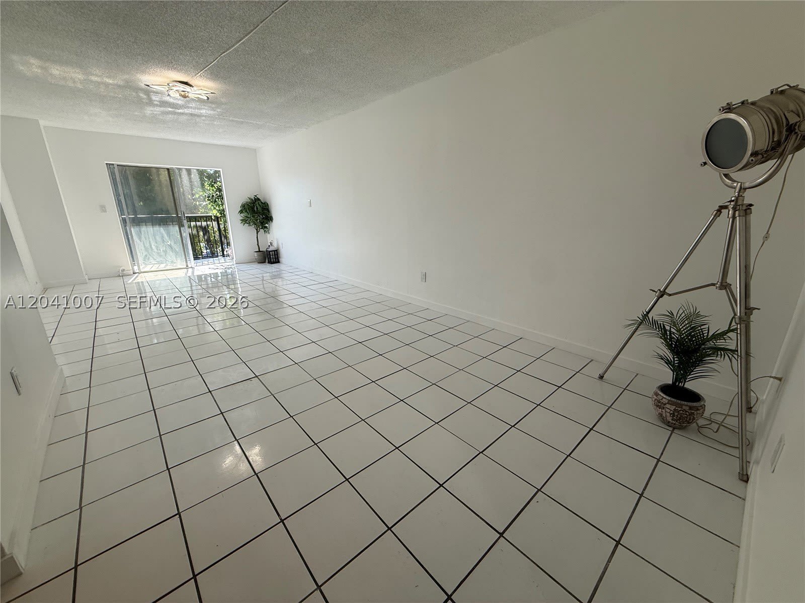 13455 NE 10th Ave – photo 2