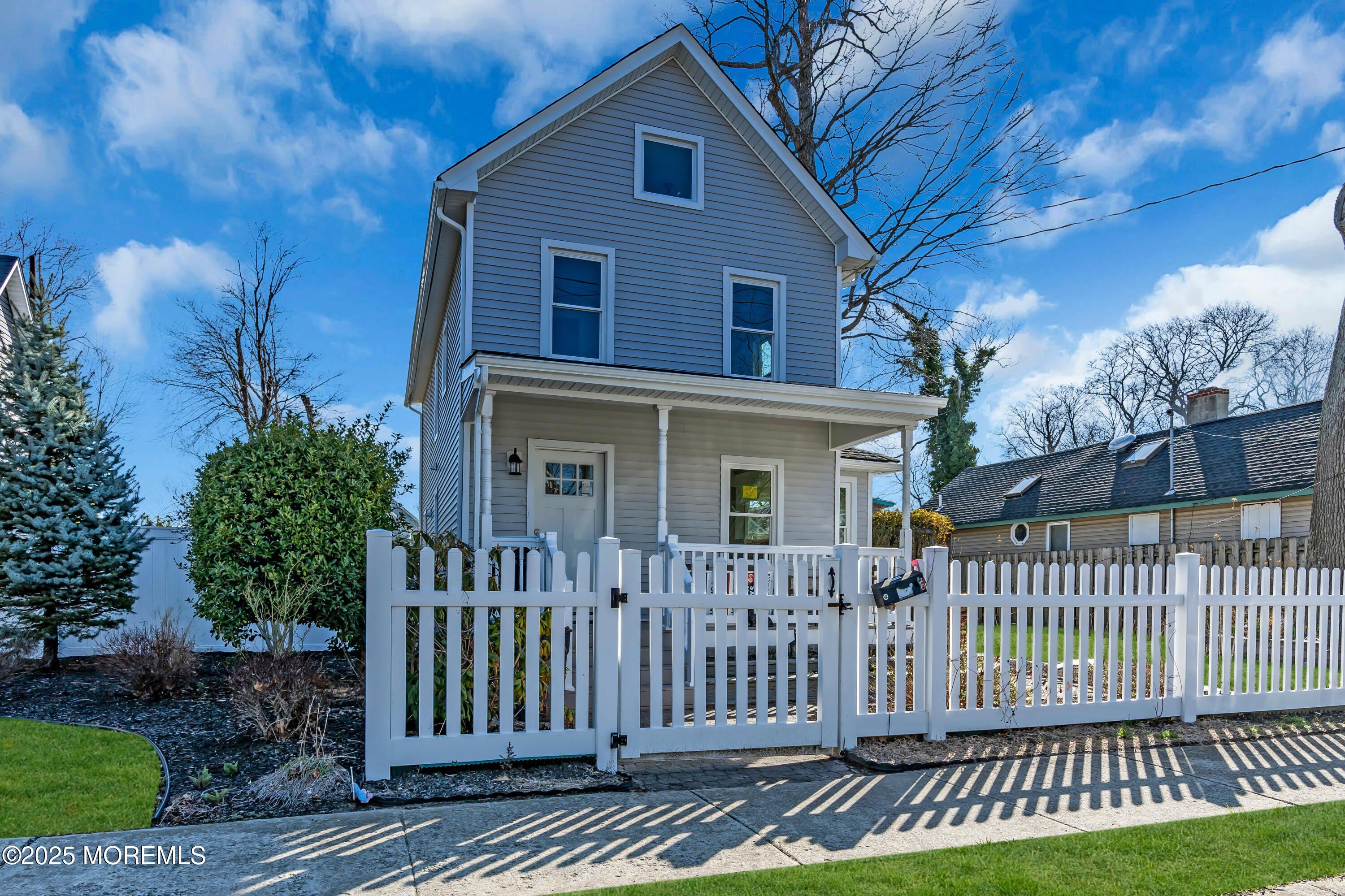 814 Dunlewy Street – photo 1