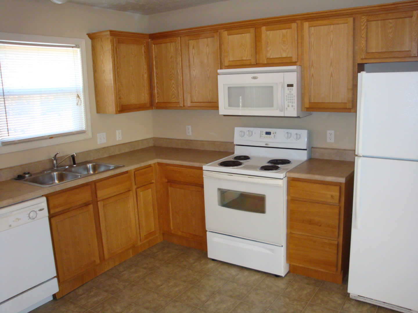 Single Family Home In Merriam Woods – photo 2