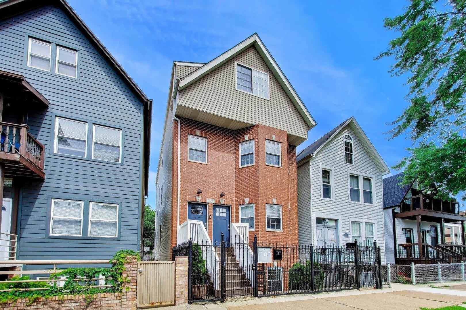 3115 N Oakley Avenue – photo 1