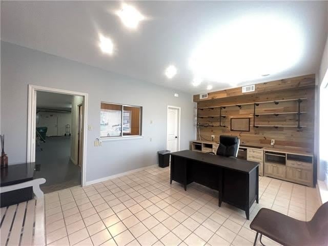 4500 SHORES Drive – photo 2
