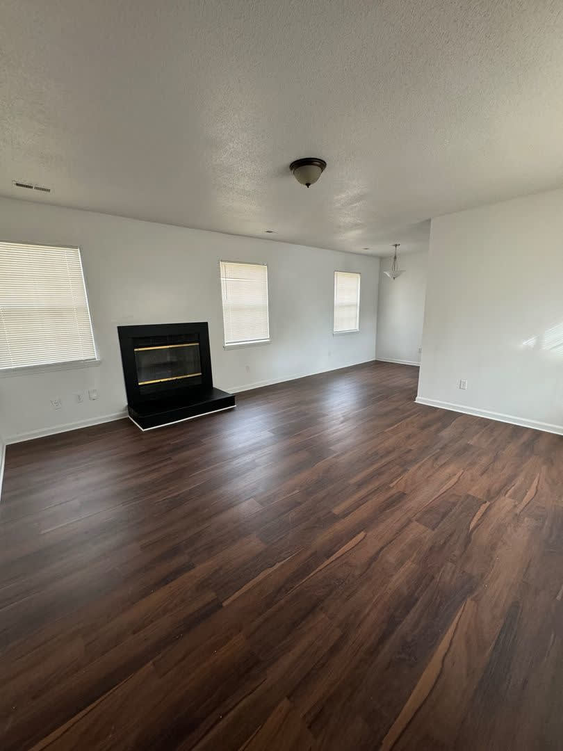 Room in 3 Bedroom Home at Gera Emma Dr – photo 1
