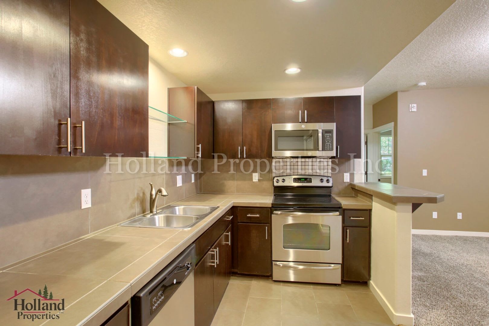 Charming Condo Living in the Heart of Beaverton! – photo 5