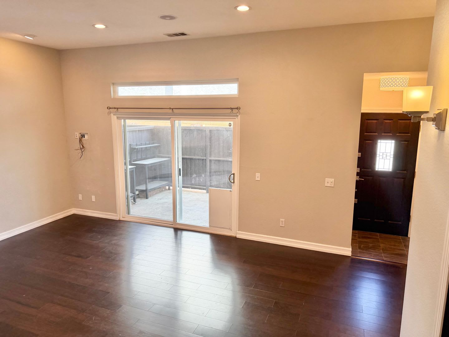 Spacious 3 Bedroom Townhouse 3 blocks from the ocean – photo 2