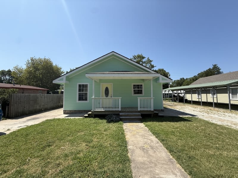 607 East Broadway – photo 1