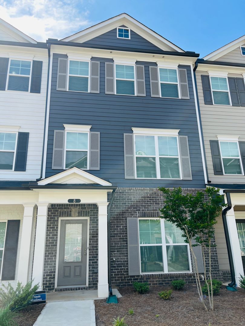 Stunning 3 Bedroom 3 5 Bathroom Townhome Located On The Newnan Linc Must See 500 Off First Months Rent With Mi On Or Before 8 31 – photo 1