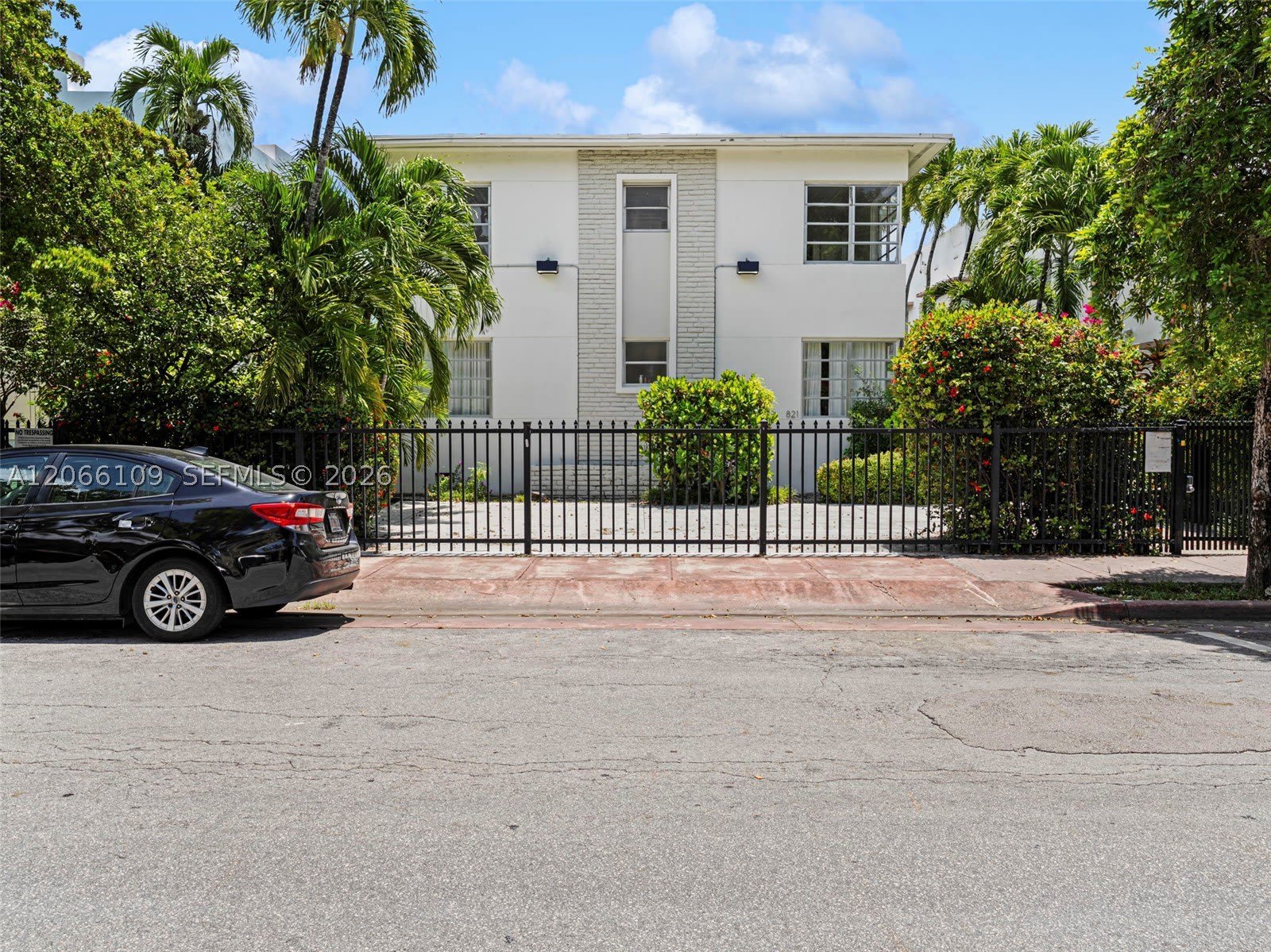 821 Jefferson Ave – photo 1