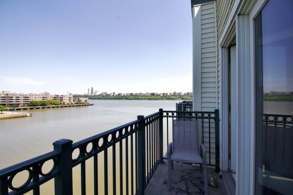 340 THE PROMENADE – photo 3