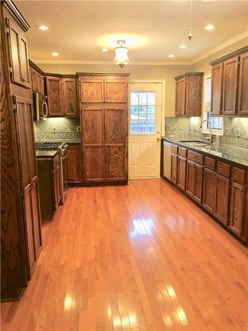 Charming 3-Bedroom Home in Midtown Oklahoma City!! – photo 3