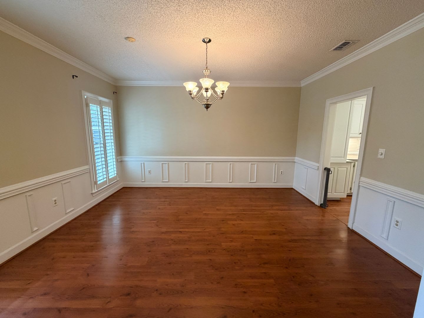 Stunning 4Br 2Ba Home With Massive Bonus Room Sunroom Fenced Yard – photo 3