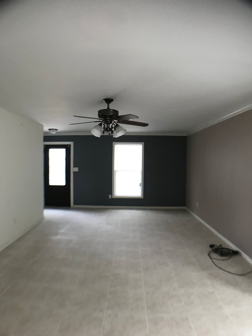 Spacious Townhouse in a Great Location!! – photo 2