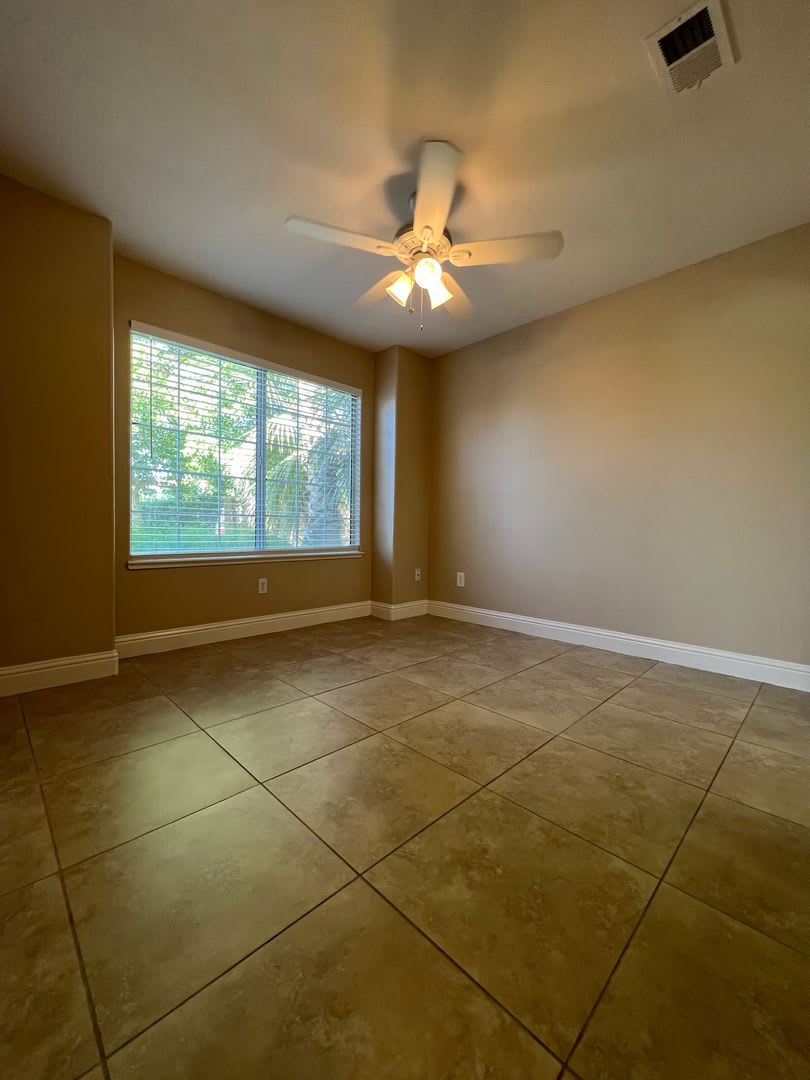 Beautiful 2 Story Home in The Seasons – photo 3