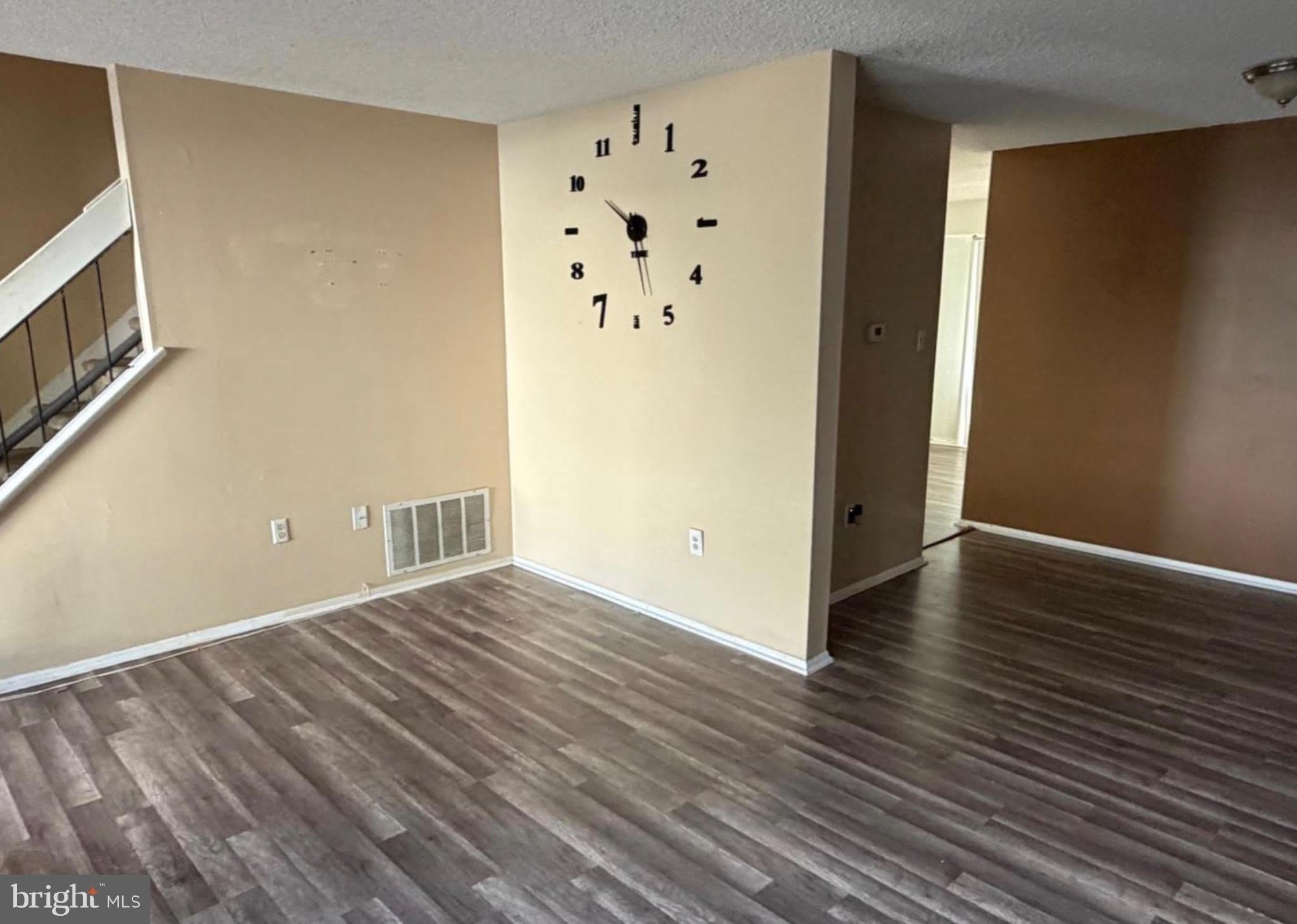 38 CHISWICK Drive – photo 4