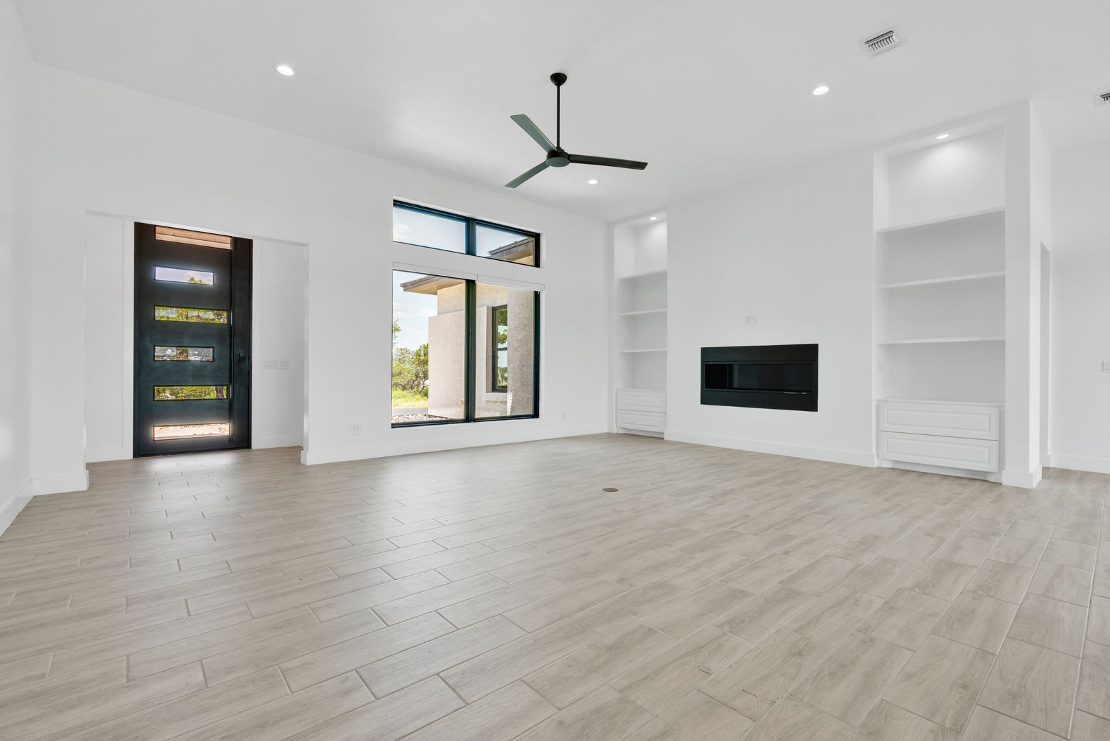 Modern Hill Country Elegance on 2 Acres- Custom 2023 Single-Family Home in Mico, TX! – photo 5