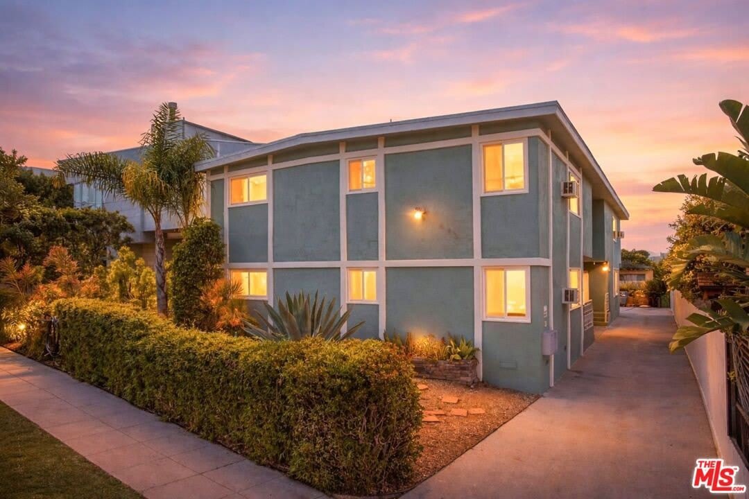 643 Pacific St – photo 2