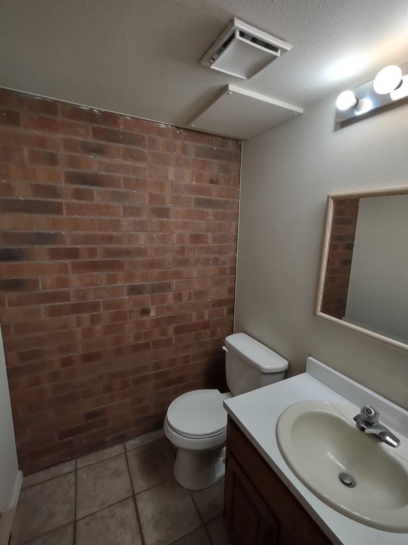 ALL PROSPECTIVE TENANTS MUST SUBMIT AN ONLINE APPLICATION AND BE PRE-QUALIFIED PRIOR TO ANY SHOWINGS. – photo 4