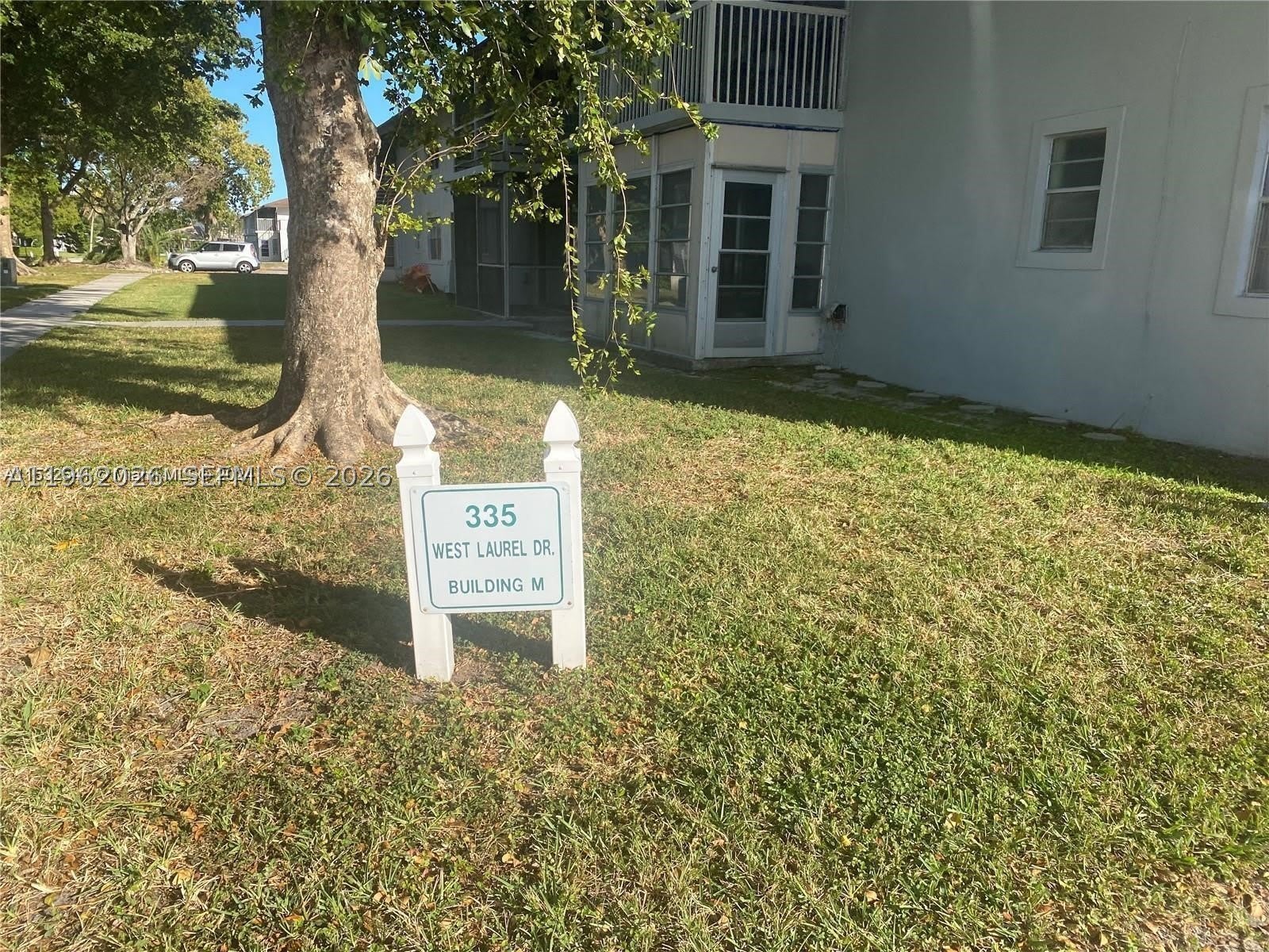 335 W Laurel Dr – photo 3