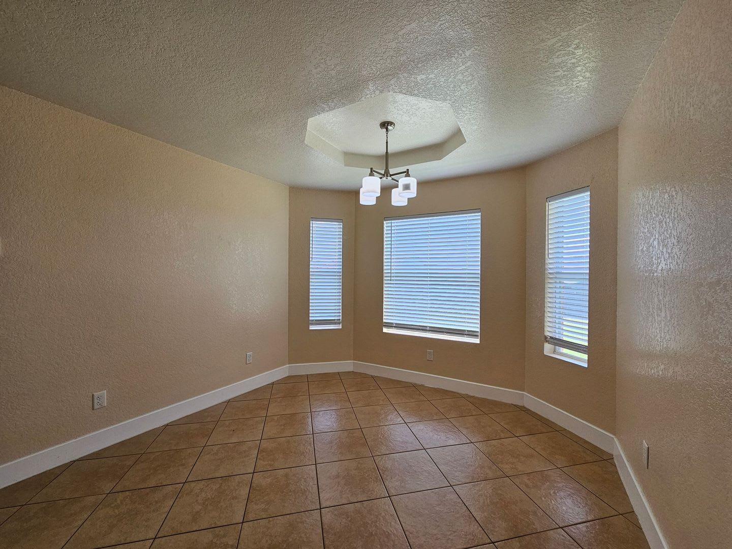 HHUGE RENT REDUCTION – photo 3