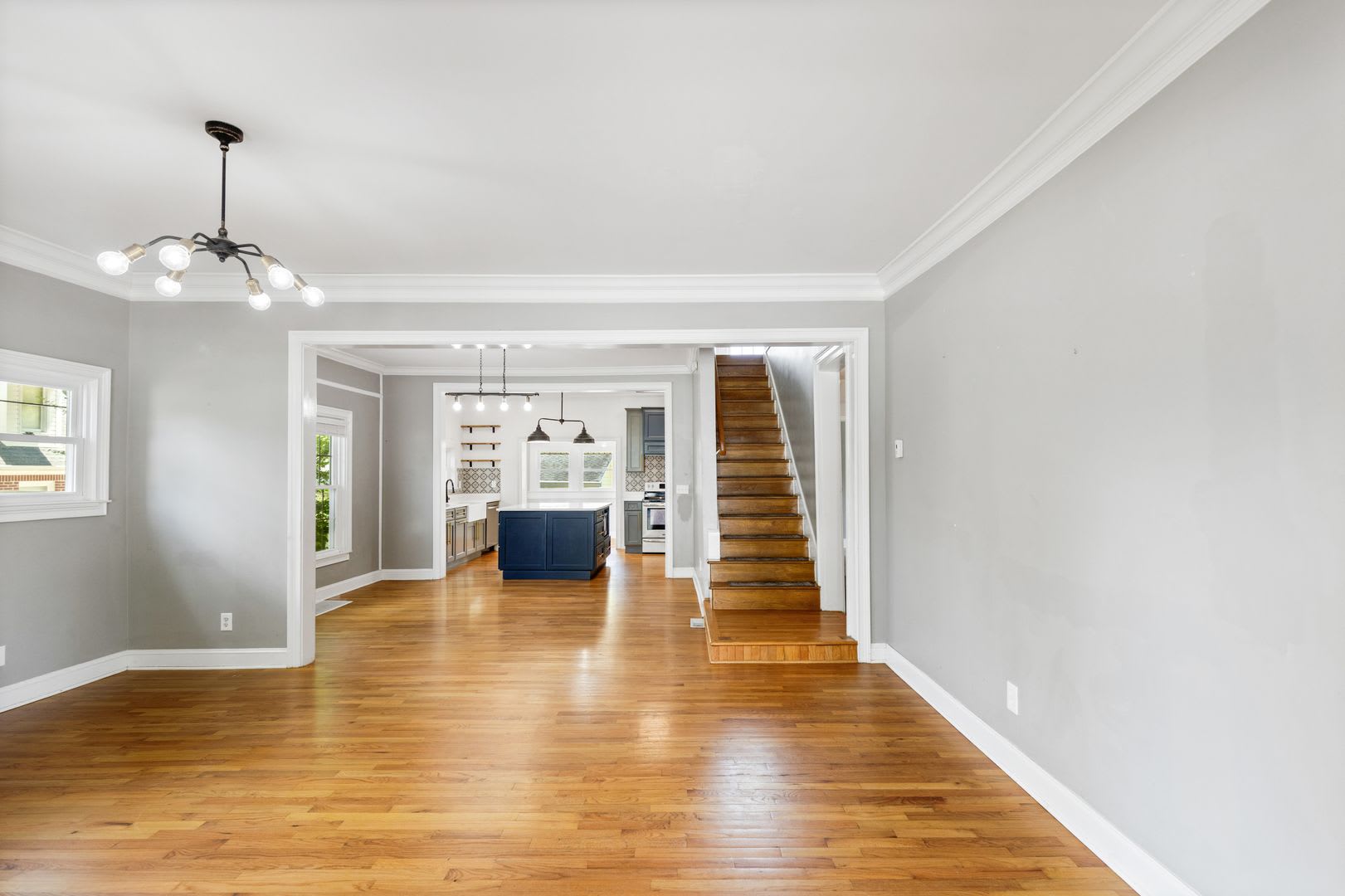 Historic Luxury Home Near Deer Park with Two-Car Garage – photo 4