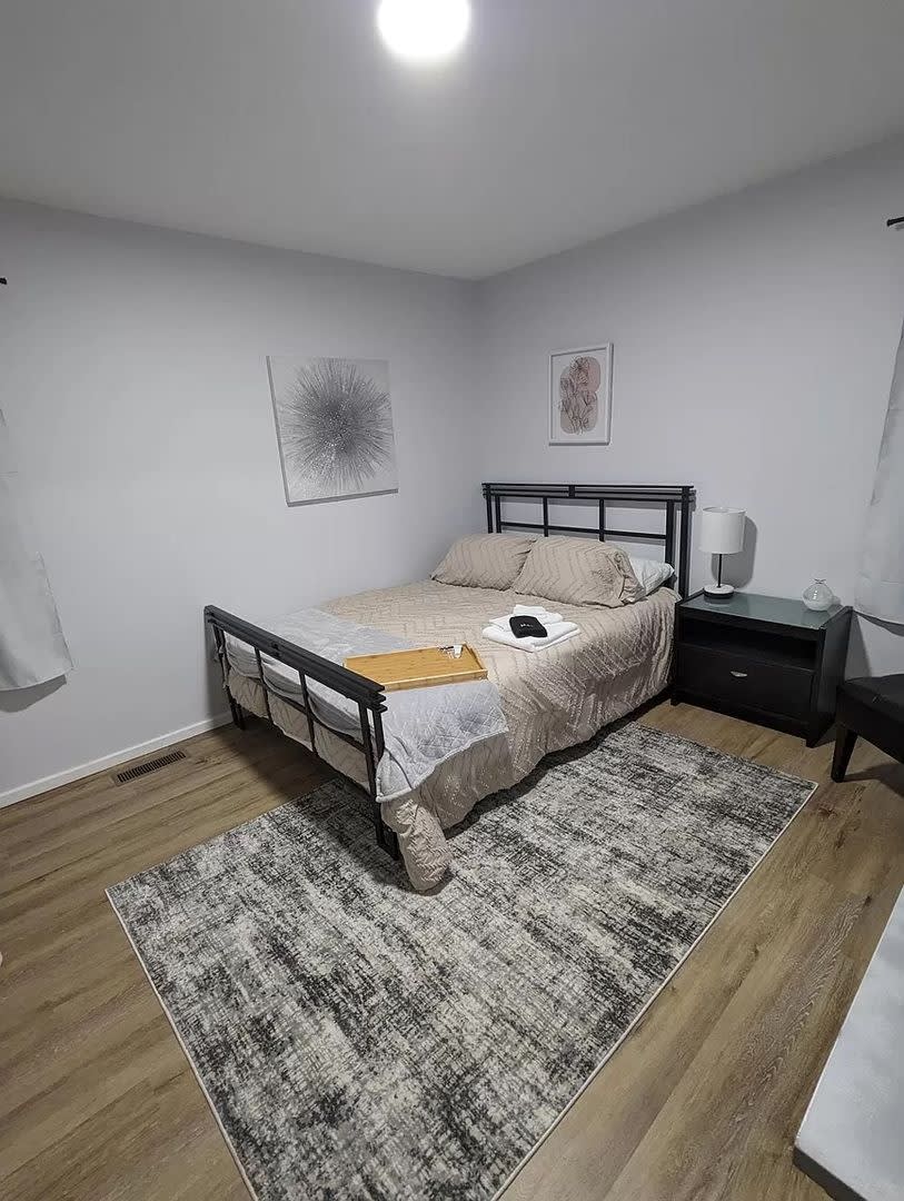 Room in 3 Bedroom Home at Merrill Pl – photo 5