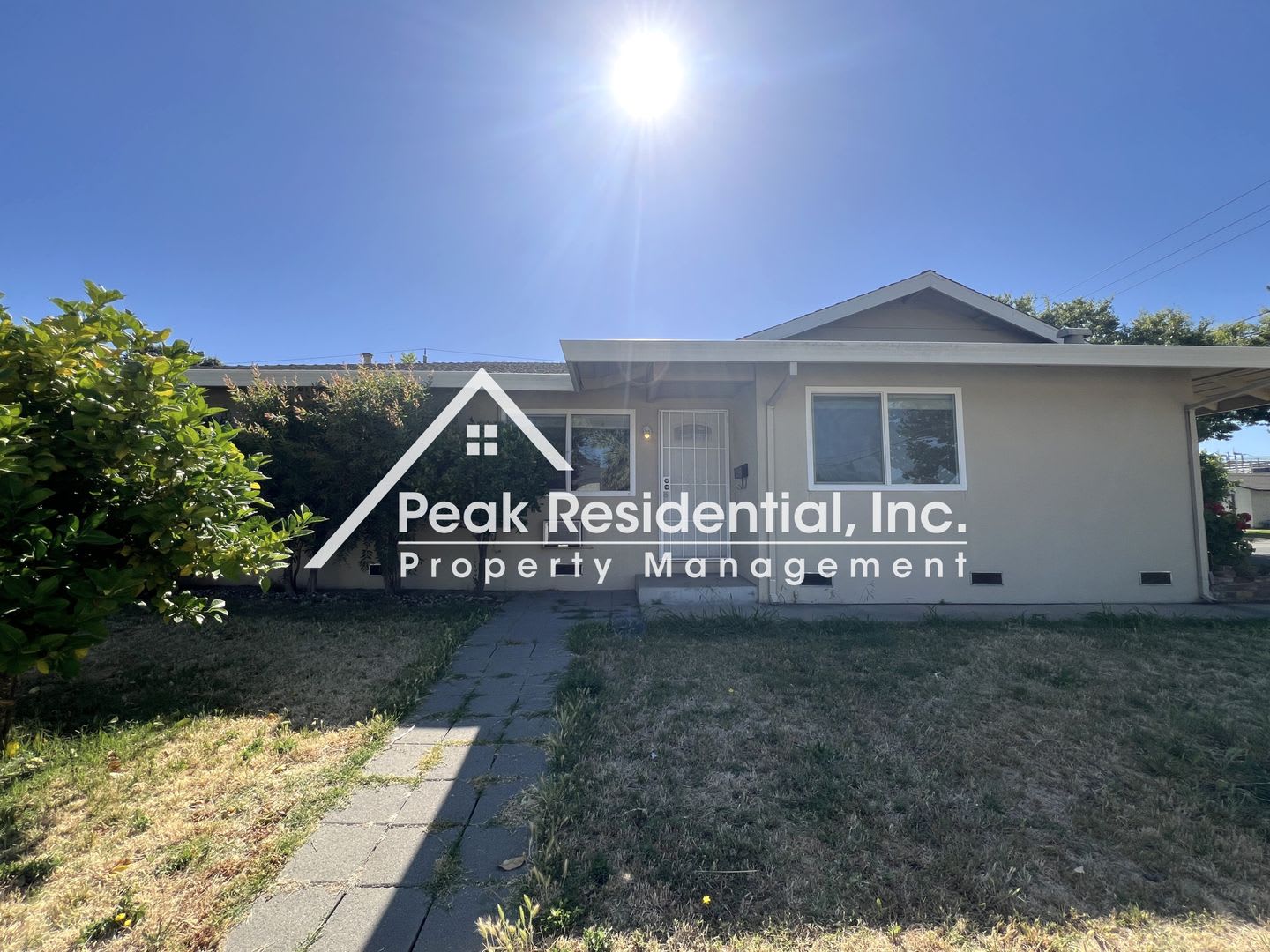 Wonderful 2bd/1ba Duplex with 1 Car Garage – photo 2