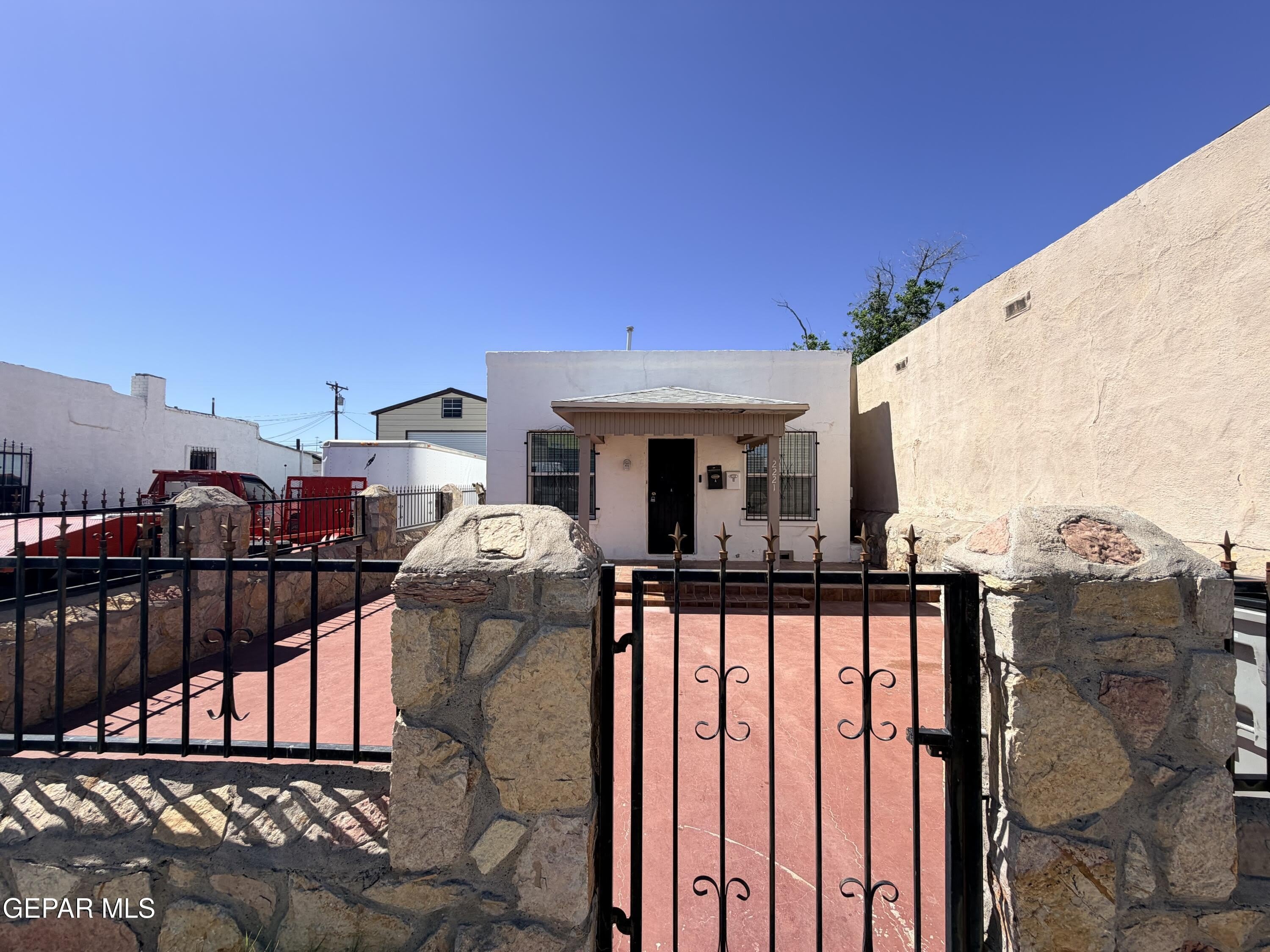 2221 Bassett Avenue – photo 1