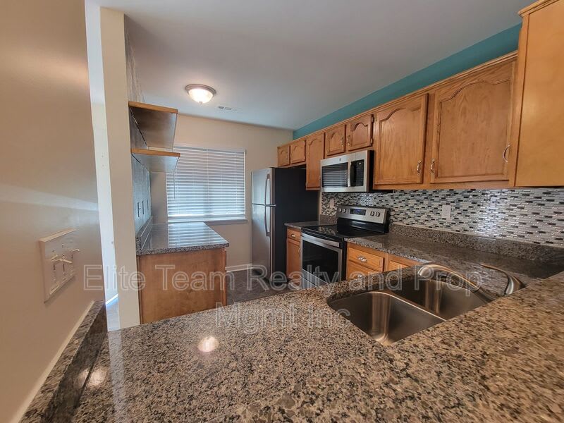 3811 Mosscroft Lane – photo 3