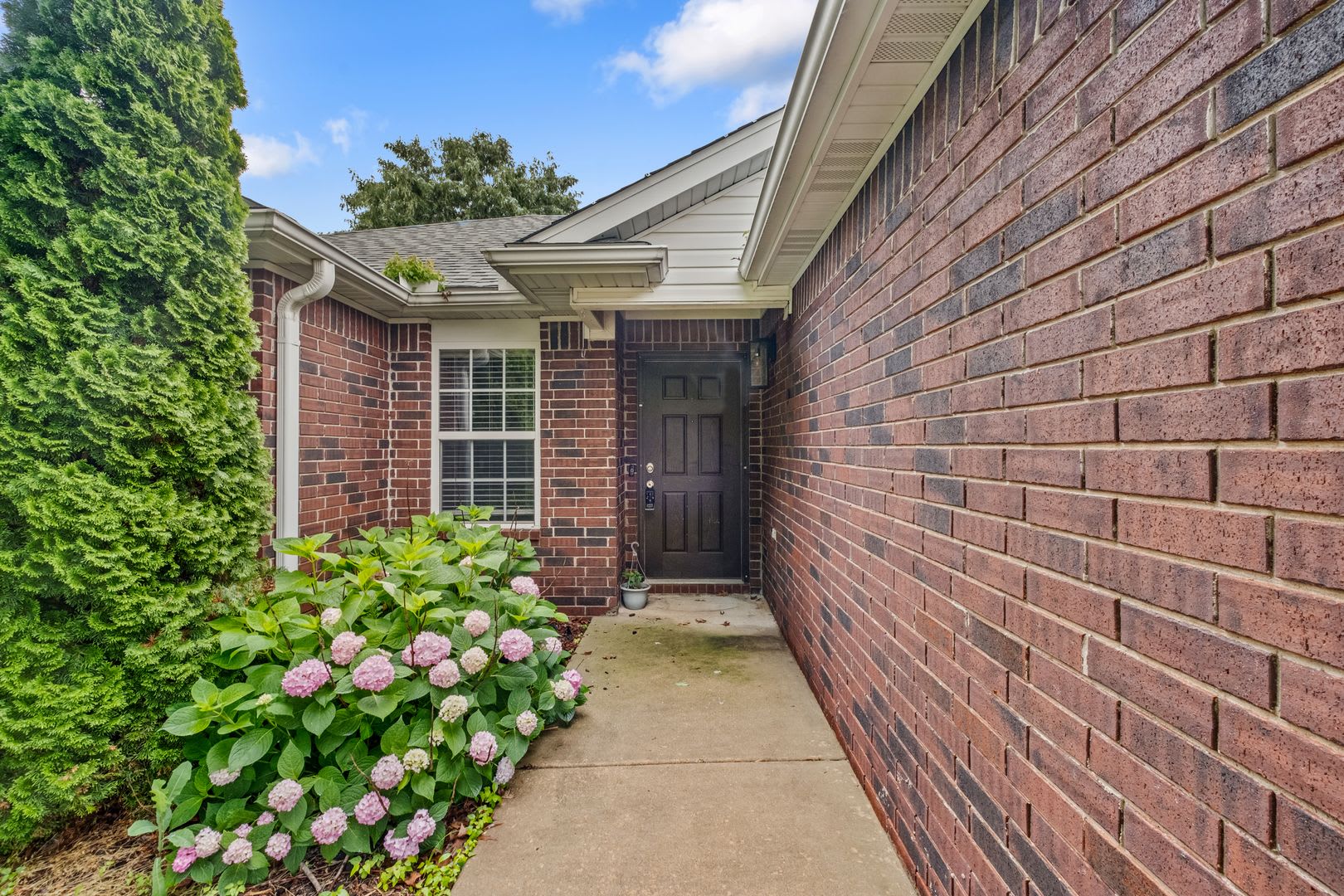 Stylish 3 Bed, 2 Bath Retreat with Modern Touches & Fenced Yard! – photo 3
