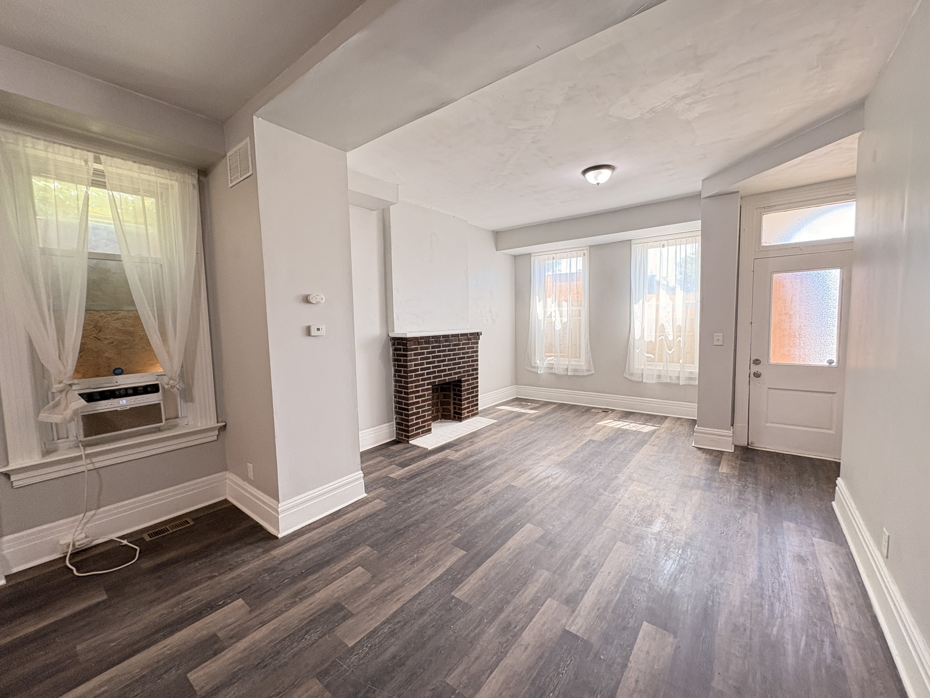 2127 Chippewa Street – photo 4