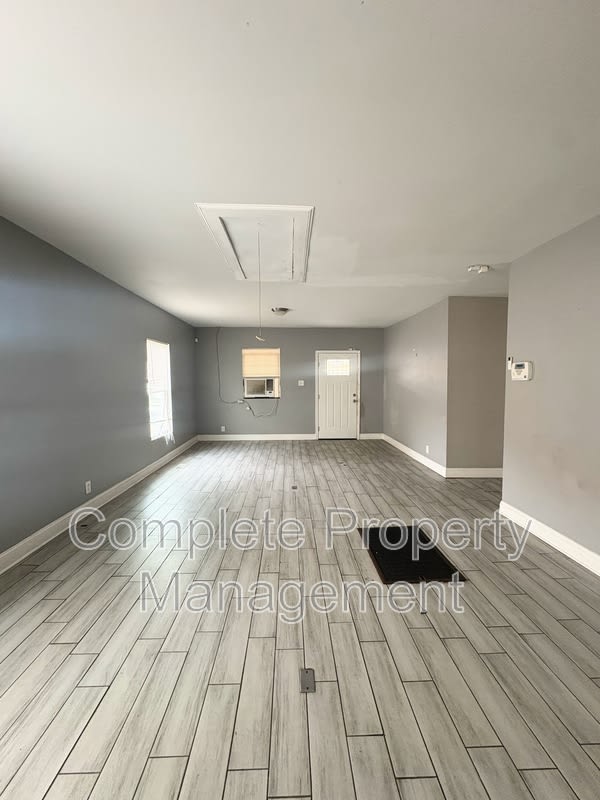1402 Avenue East (New) – photo 3