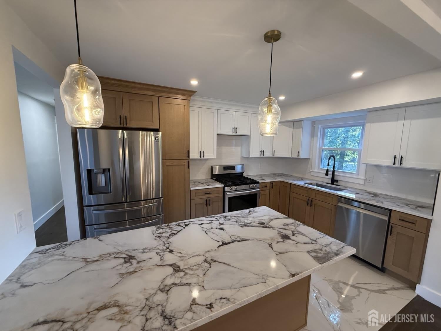 684 West Avenue – photo 2