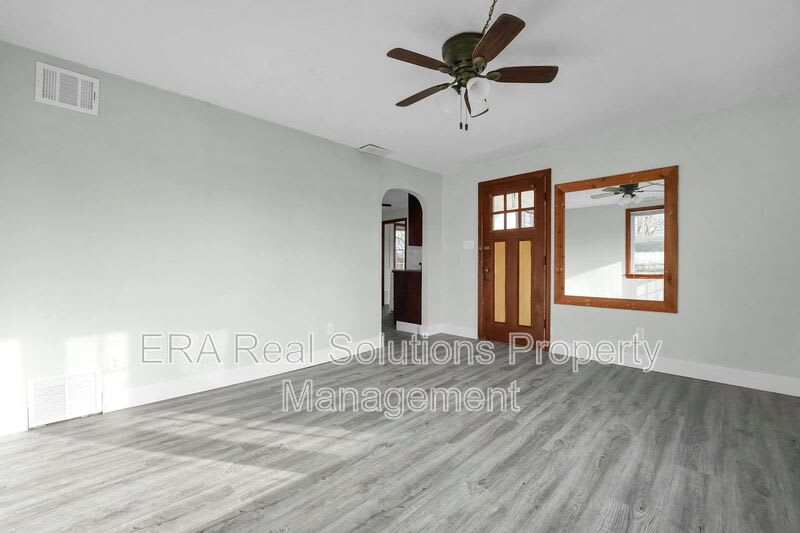 2704 Kilbourne Ave – photo 4