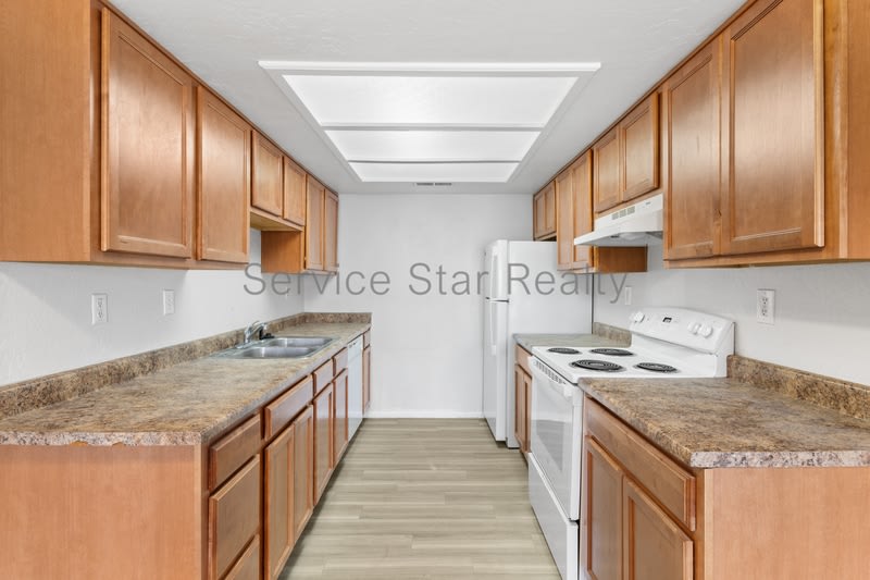 16602 N 25th St – photo 2
