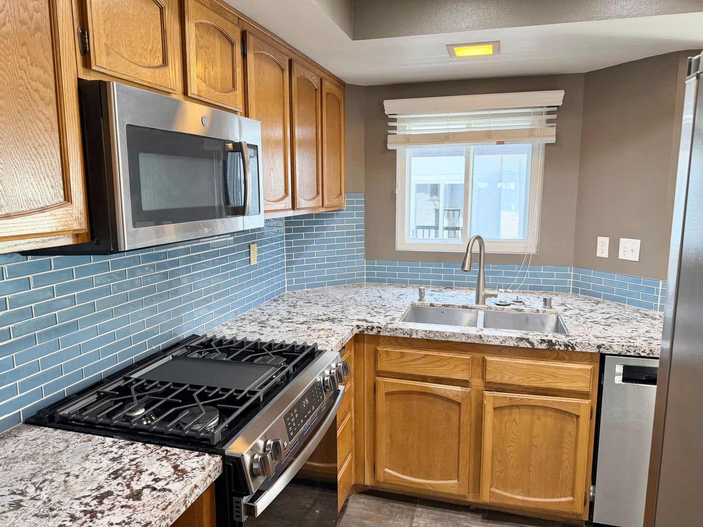 Spacious 3 Bedroom Townhouse 3 blocks from the ocean – photo 5
