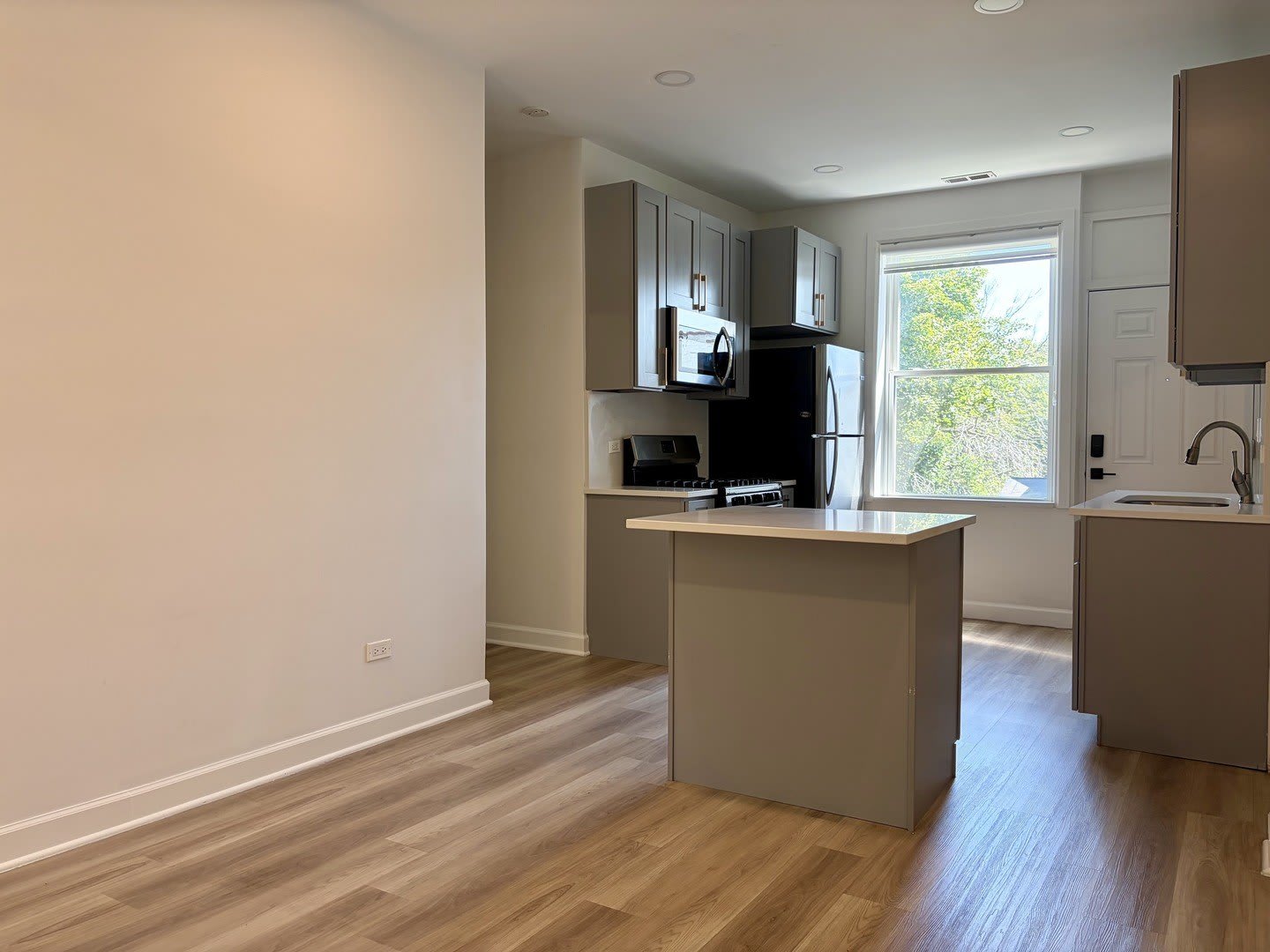 5325 N Damen Avenue – photo 3