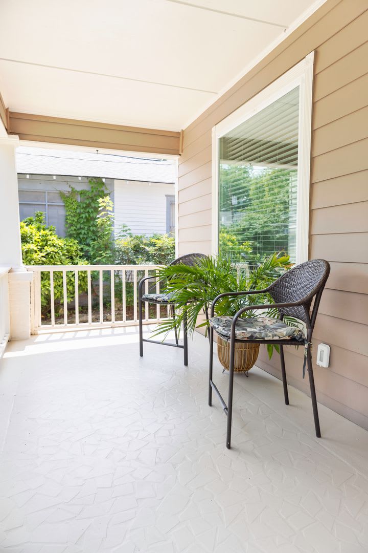 Spacious 4/3.5 w/ Master on Main and Fully Fenced Backyard! – photo 5
