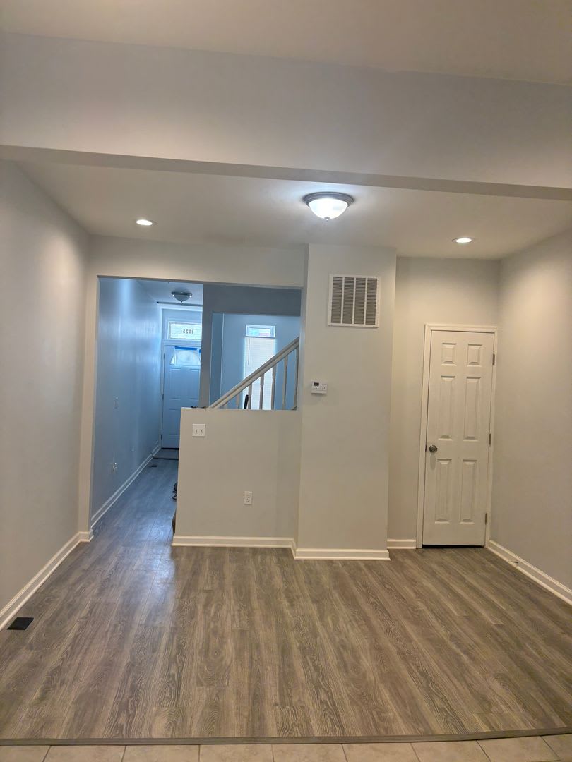 Be the First! Beautifully Renovated 2BR + Den with Central A/C – photo 2