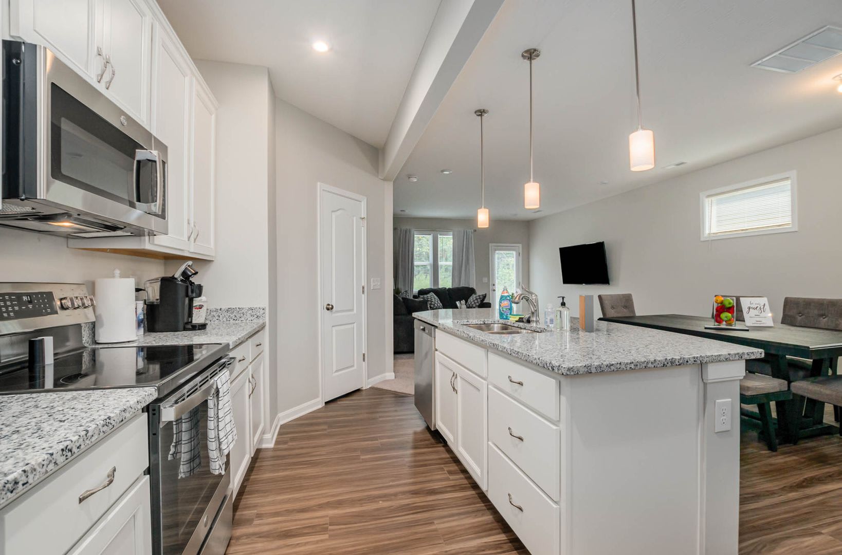 Fully Furnished Luxury Corporate Rental – photo 2