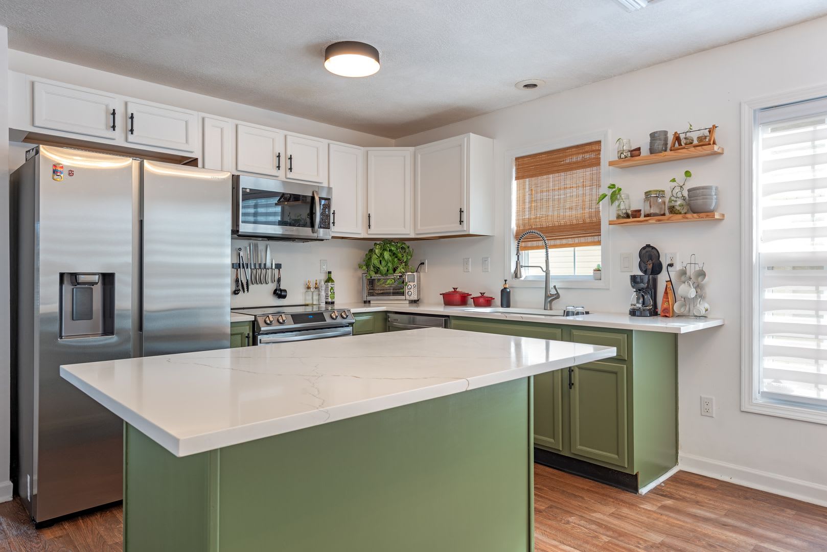 ***BEAUTIFUL ANNUAL RENTAL***FURNISHED OR UNFURNISHED***NOW AVAILABLE*** – photo 1