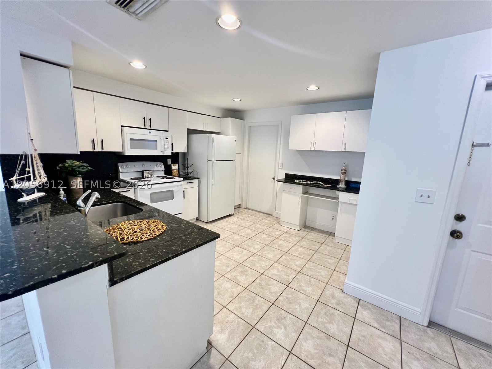 1387 Barcelona Way – photo 5