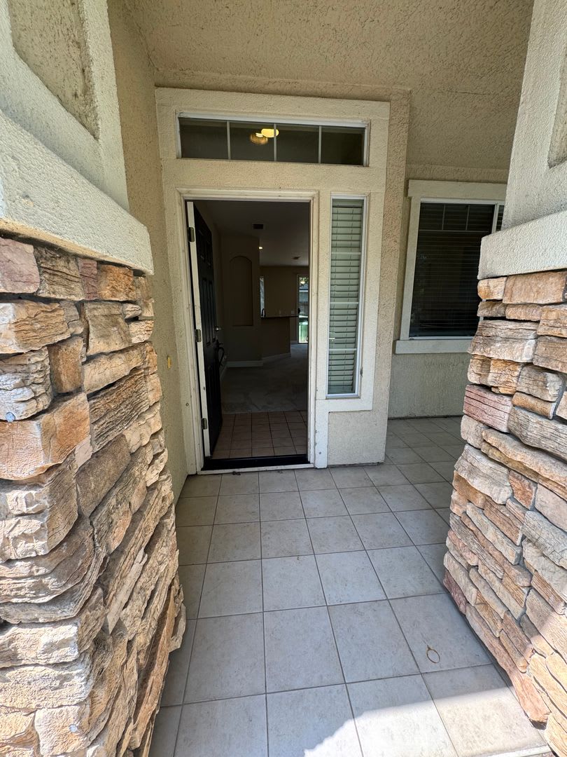 3 bed / 2 bath – photo 3
