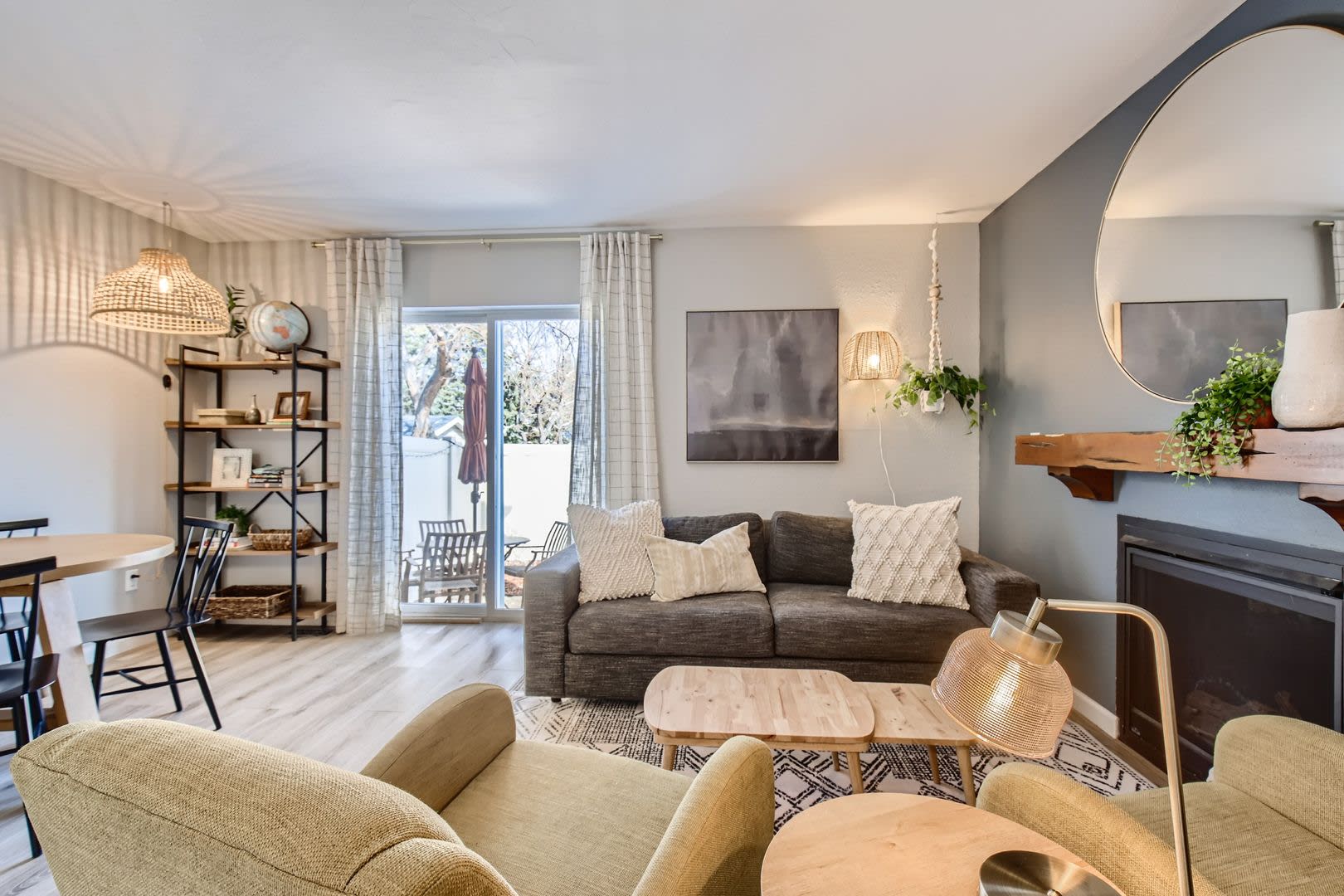 Corner Unit 2 BDR / 2.5 BA Townhome – photo 1