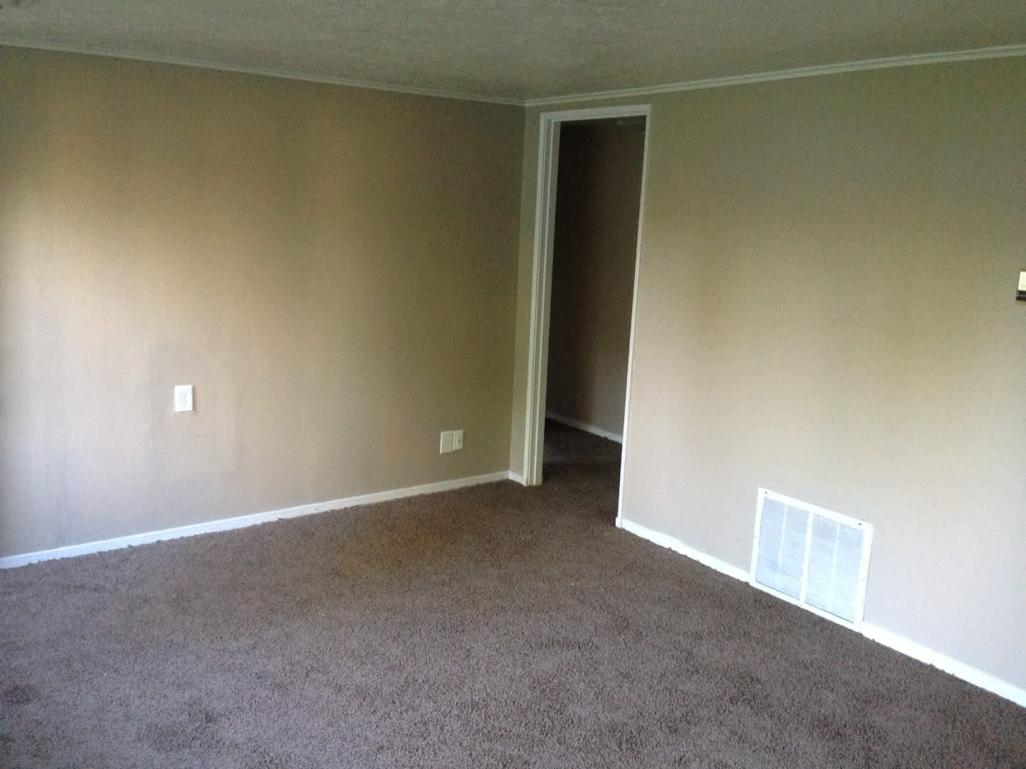 Large 3bd/1bth Single Family Home Near Caterpillar/Newtown Fitness – photo 4