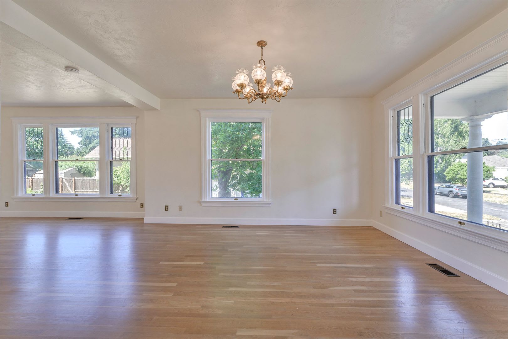 Historic Elegance Meets Modern Comfort Beautifully Restored 1904 Victorian In The Heart Of Forest Grove – photo 5
