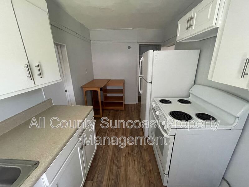 1830 27th Ave N #E – photo 4