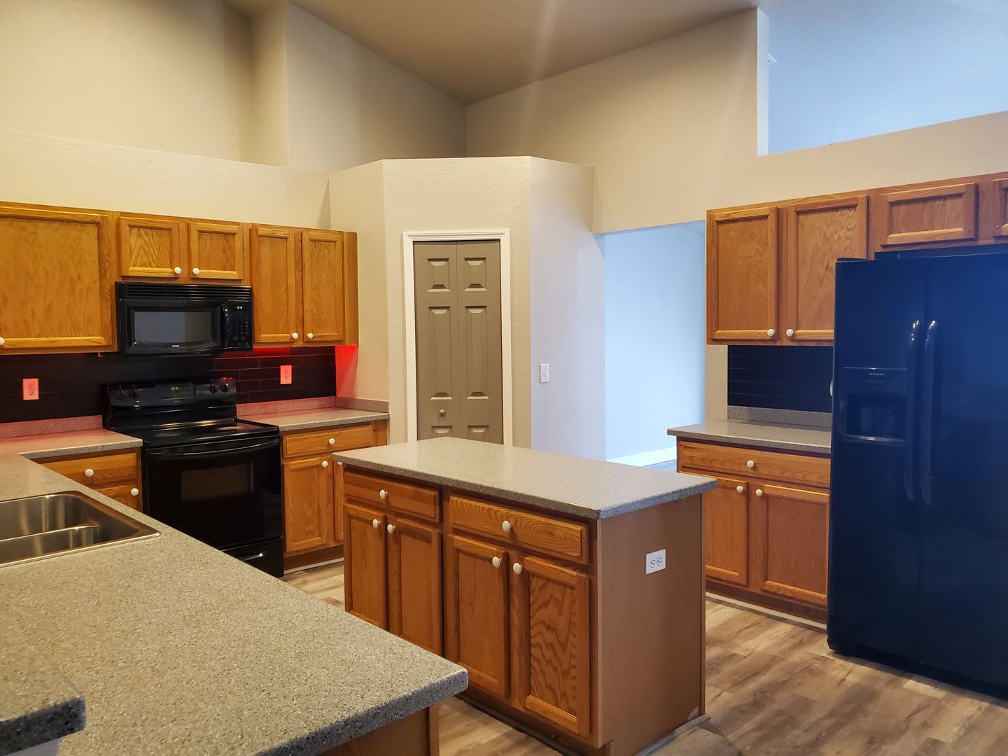 Newly Remodeled 4 2 Plus Den House Lehigh – photo 5