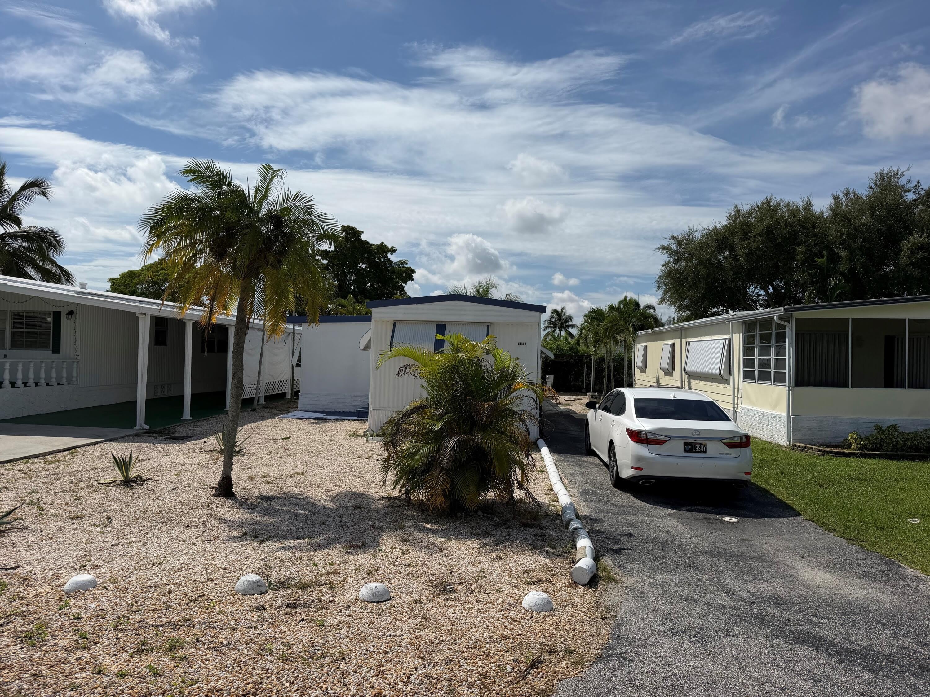 5504 Lagoon Drive – photo 1