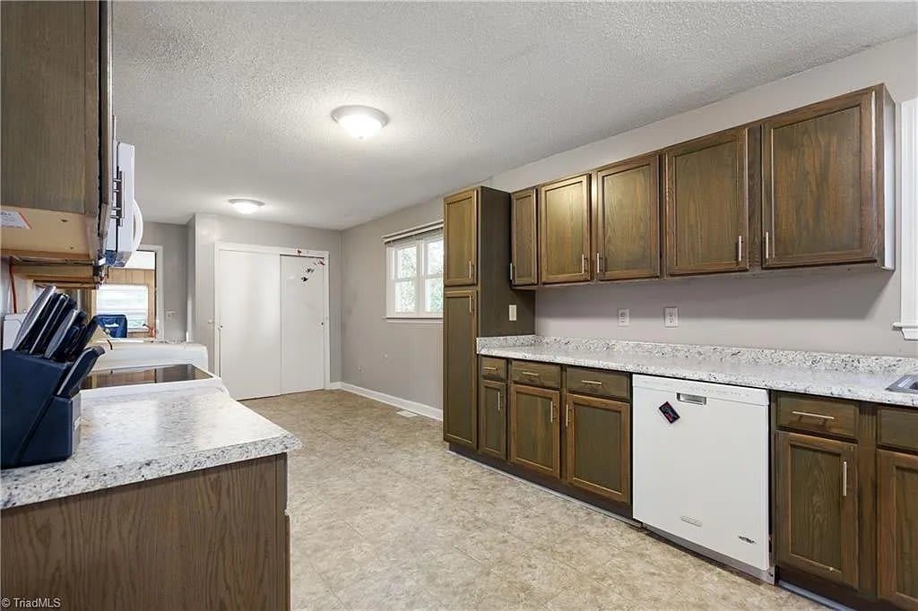 1811 Marion Street – photo 4